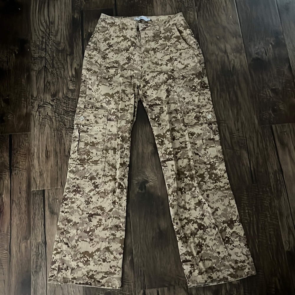 adika camo pants 🤍